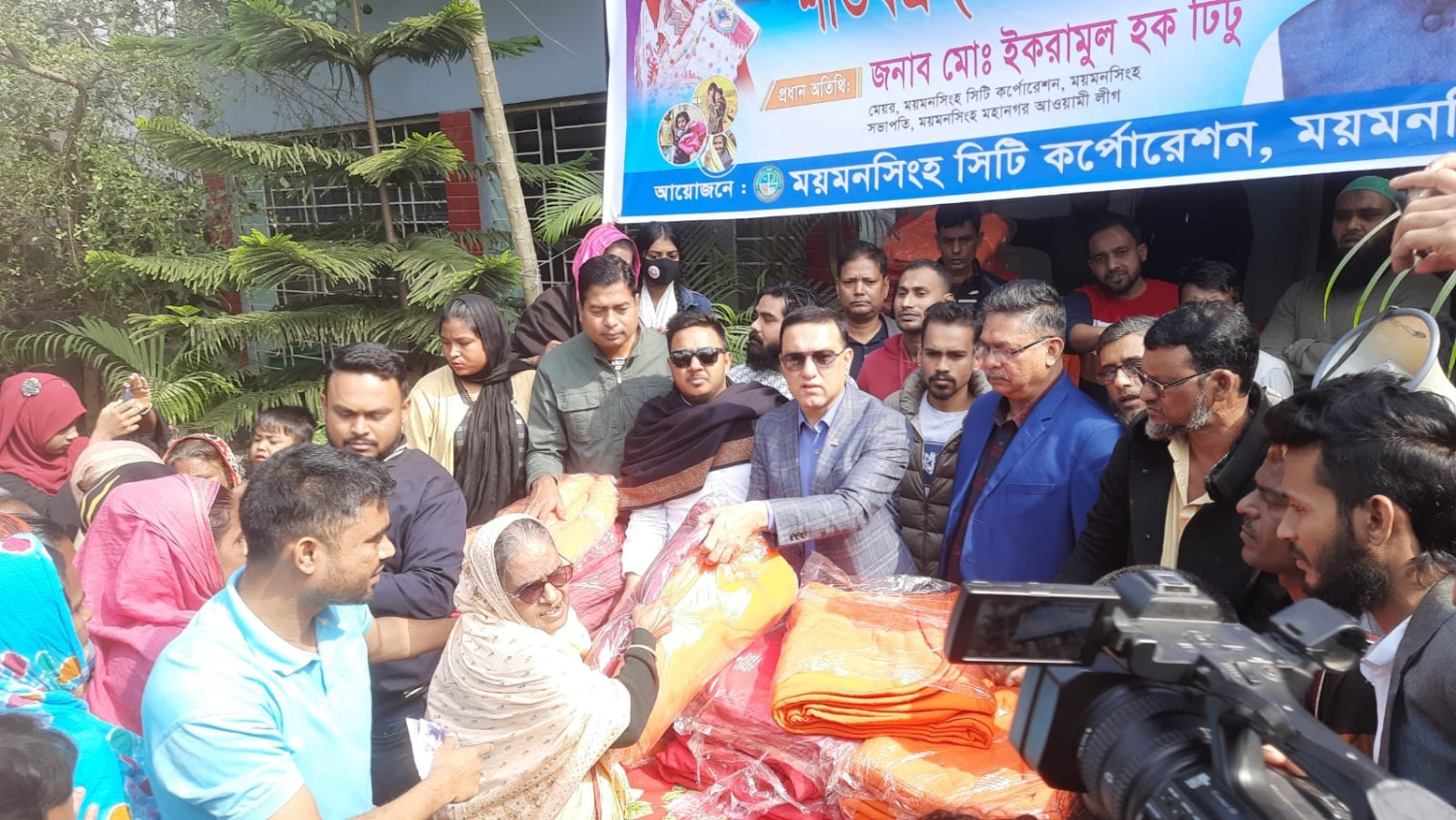 সাড়ে ৩ হাজার শীতার্তের মাঝে কম্বল বিতরণ করলেন মসিক মেয়র