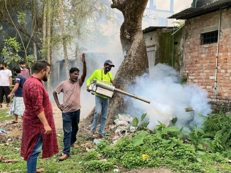 ২১নং ওয়ার্ডকে মশক নিধন ও পরিস্কার পরিচ্ছন্ন এলাকা গড়তে কাউন্সিলরের  অভিযান