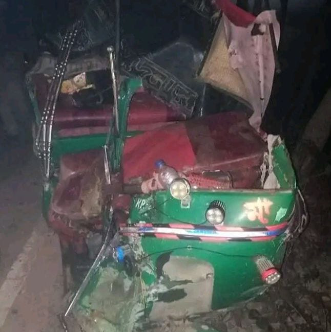 নেত্রকোনায়  ট্রাক-সিএনজি মুখোমুখি সংঘর্ষ, নিহত-২ আহত-১