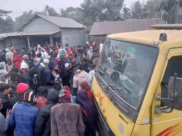 ময়মনসিংহ টু জামালপুর রোডে ট্রাকের সাথে সি এন জির  মুখোমুখি সংঘর্ষে নিহত - ৩