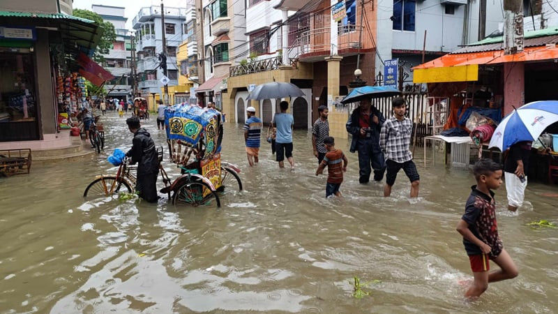 ডুবছে সিলেট নগরী, হাসপাতালেও পানি