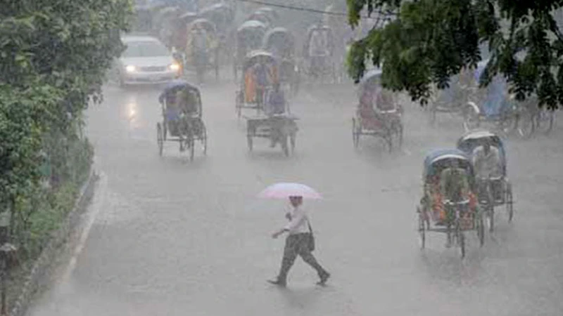 অতি ভারী বৃষ্টি হতে পারে তিন বিভাগে