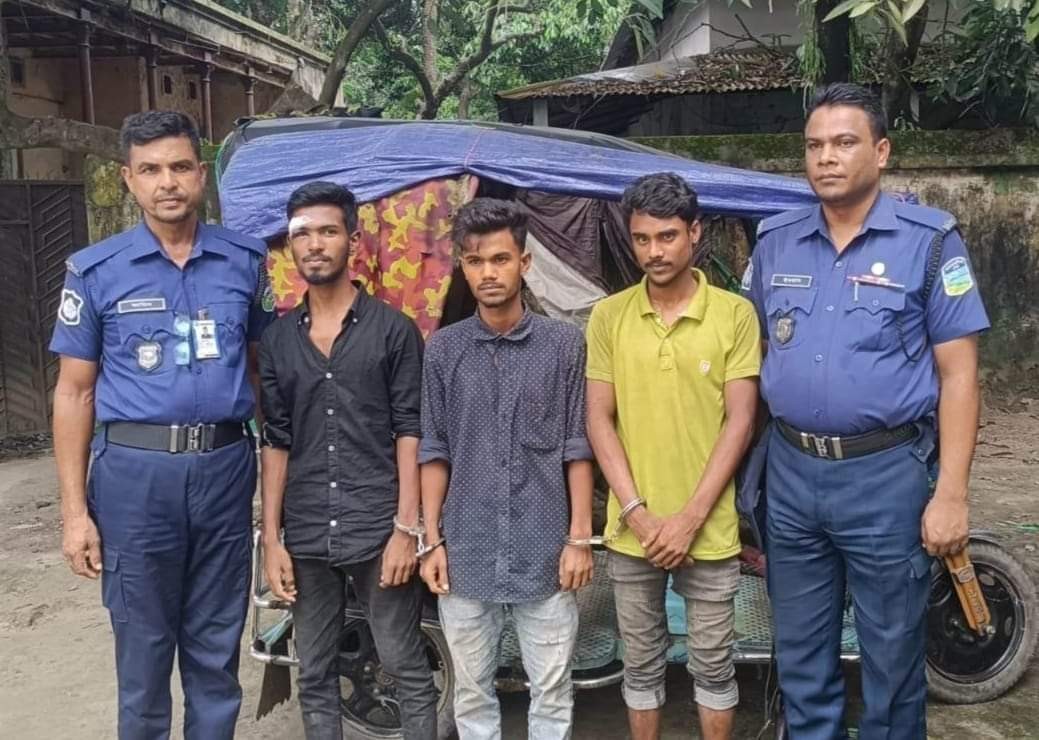ময়মনসিংহে  ব্যাটারী চালিত মিশুক অটোসহ ৩ চোরকে গ্রেফতার করেছে পুলিশ