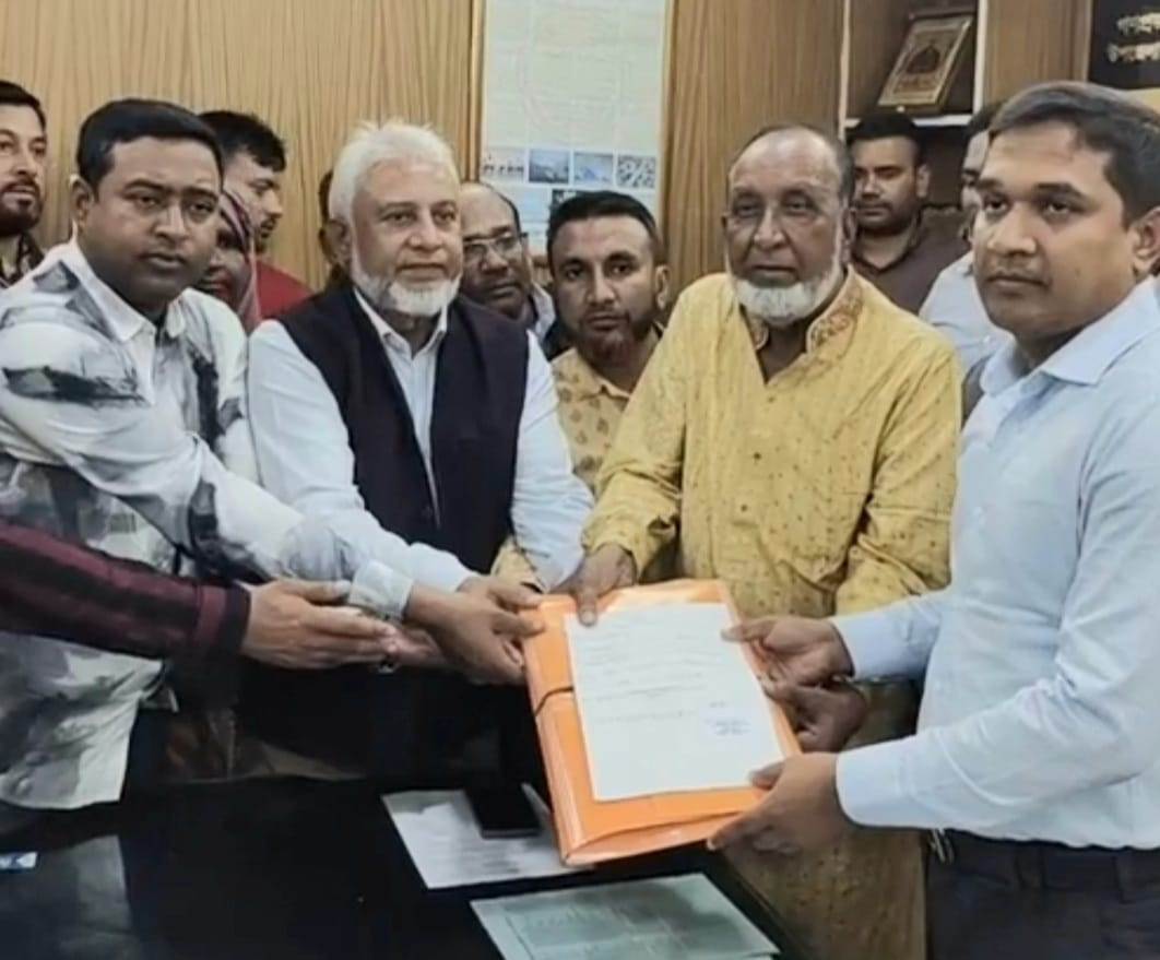 ত্রিশালে মেয়র পদে মনোনয়নপত্র জমা দিয়েছেন  এমপির সহধর্মিণী শামীমা