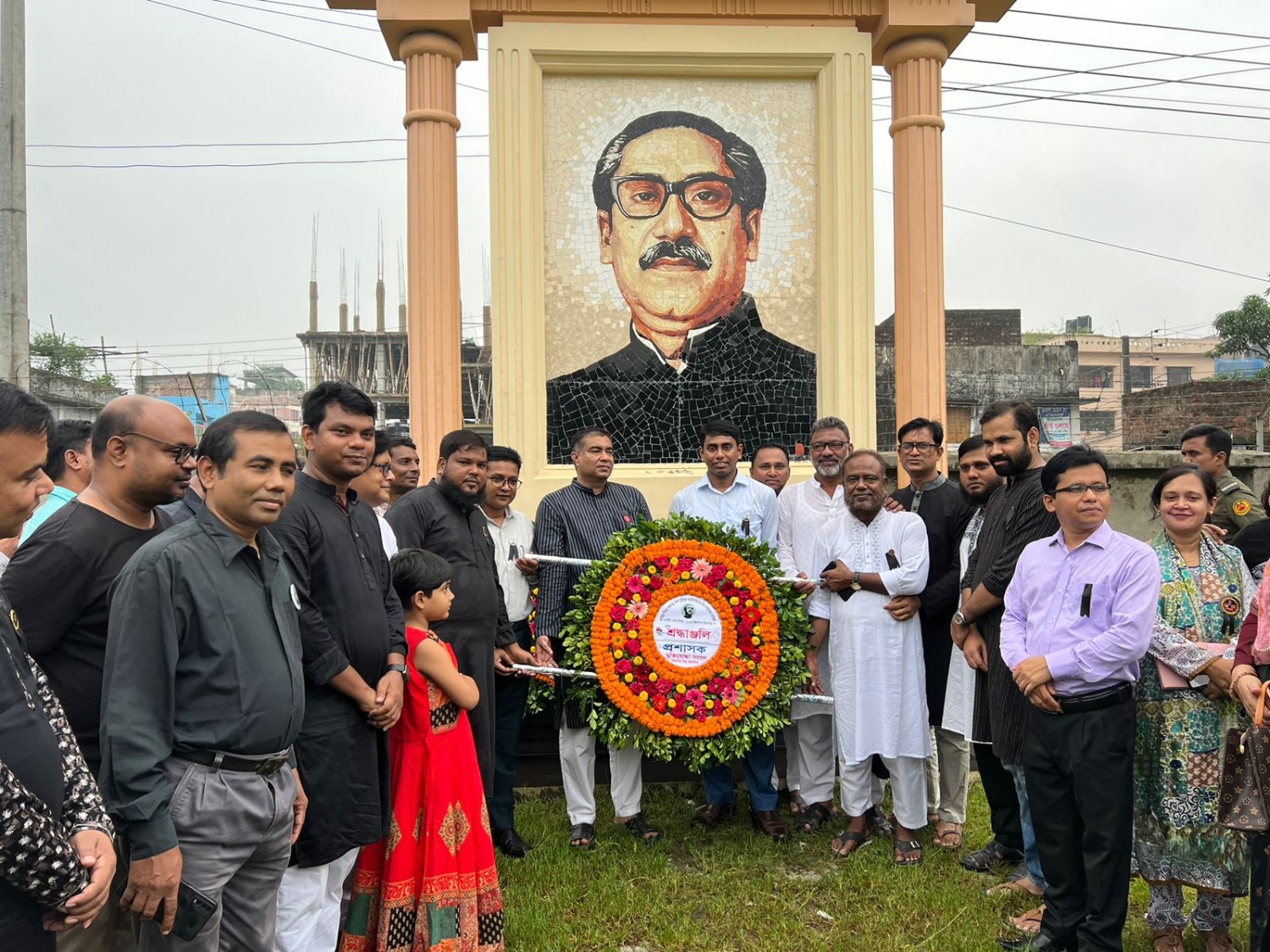 শোক দিবসে জাতির পিতার প্রতিকৃতিতে শ্রদ্ধা জানিয়েছে ময়মনসিংহ সদর উপজেলা প্রশাসন।