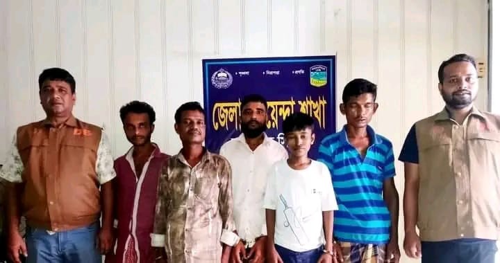 ময়মনসিংহ জেলা  গোয়েন্দা সংস্থা  (ডিবি)  অভিযানে বিপুল পরিমাণ মাদক সহ গ্রফতার ৫।