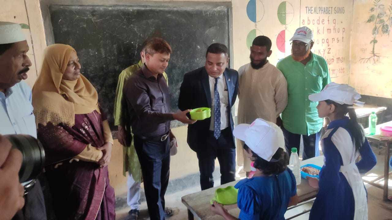 তারাকান্দায় বঙ্গবন্ধুকে নিয়ে কুইজ প্রতিযোগিতায় বিজয়ী শিক্ষার্থীদের মাঝে পুরষ্কার বিতরণ