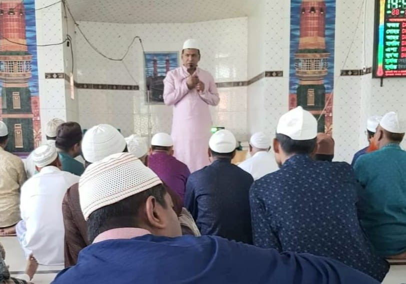 মাদক,সন্ত্রাস, জঙ্গিবাদ নির্মূলে মুসল্লিদের সহায়তা চাইলেন ভালুকা মডেল থানার  ওসি শাহ কামাল আকন্দ