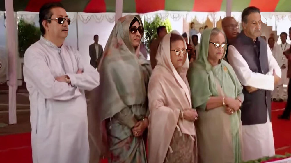 টুঙ্গিপাড়ায় বঙ্গবন্ধুর সমাধিতে প্রধানমন্ত্রীর শ্রদ্ধা