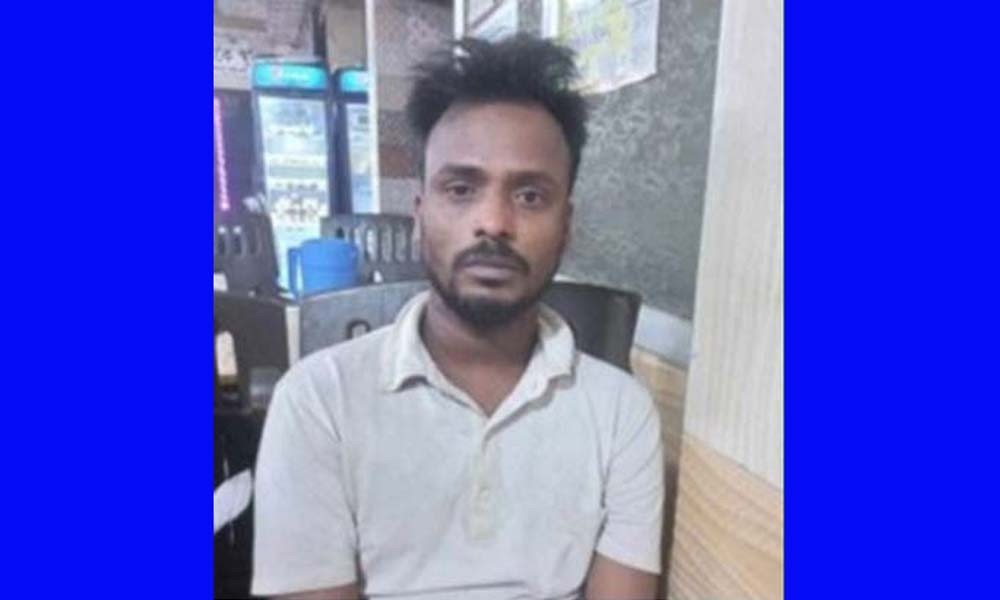 পুলিশের মৃত্যুতে আলহামদুলিল্লাহ লিখায় যুবক গ্রেফতার