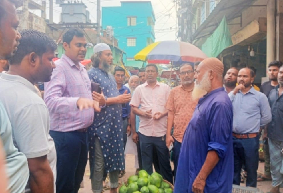 ময়মনসিংহে দ্রব্যমূল্য নিয়ন্ত্রণে এসিল্যান্ডের বাজার মনিটরিং, খুশী ক্রেতারা।।