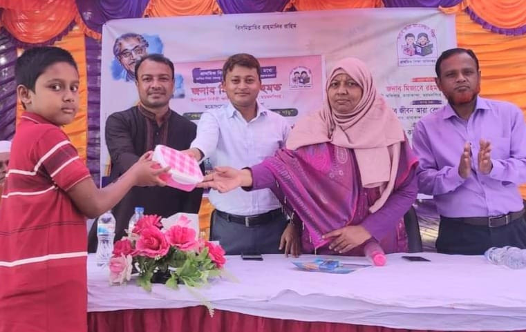 তারাকান্দায় ‘বঙ্গবন্ধুর অসমাপ্ত আত্মজীবনী পড়ে  নিজেকে গড়বে' পানিহরি প্রাথমিক বিদ্যালয়ের শিক্ষার্থীরা