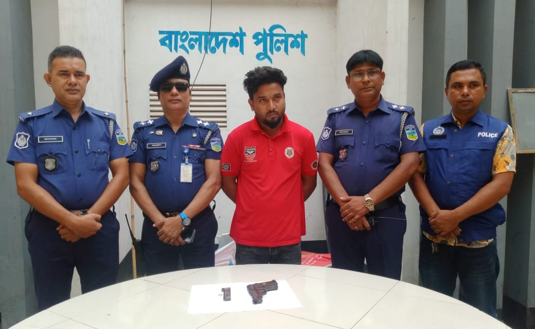ময়মনসিংহে কোতোয়ালির হাতে অস্ত্রসহ জজ মিয়া গ্রেফতার