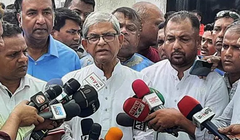বাংলাদেশের বিষয়ে প্রতিবেশী ভারতের অবস্থানকে ‘দুর্ভাগ্যজনক ও অপ্রত্যাশিত’ হিসেবে আখ্যায়িত করেছেন বিএনপির মহাসচিব মির্জা ফখরুল ইসলাম আলমগীর।