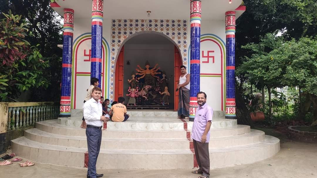 তারাকান্দায় প্রতিমা তৈরী কার্যক্রম তদারকি করলেন ইউএনও।
