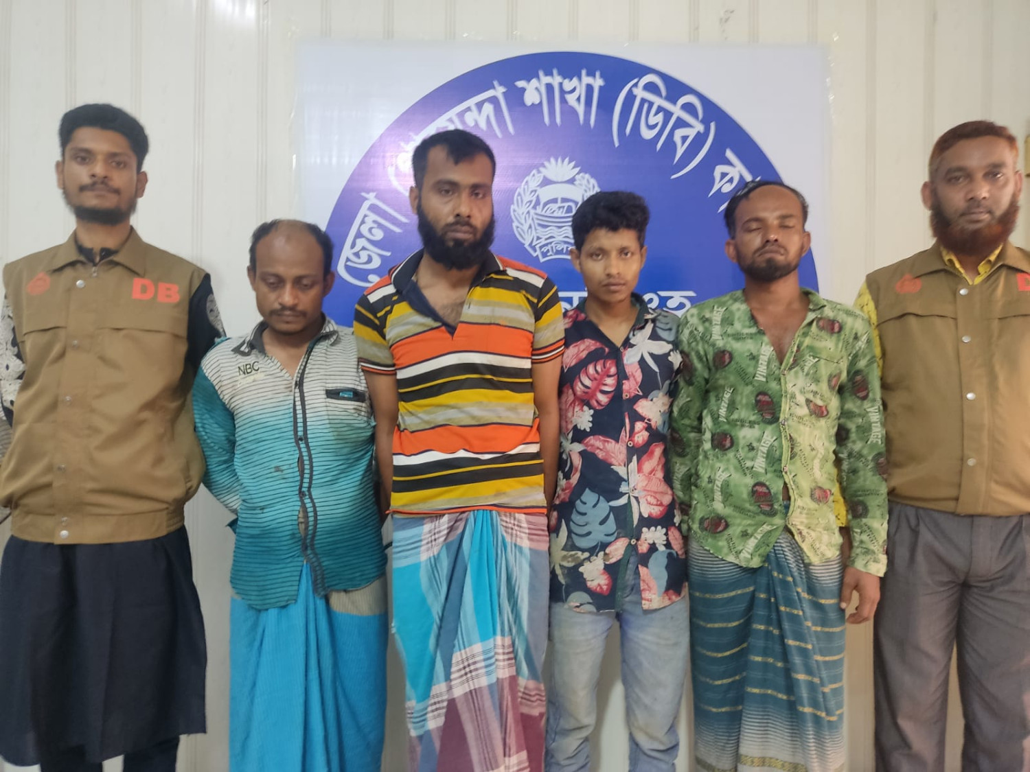 ময়মনসিংহ ডিবির অভিযানে হেরোইনসহ গ্রেফতার-৪