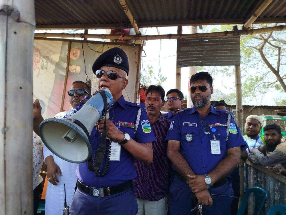 যানজট নিরসনে ট্রাফিক পুলিশ সদস্যরা নিরলসভাবে কাজ করছেন- ময়মনসিংহে টিআই মাহবুব