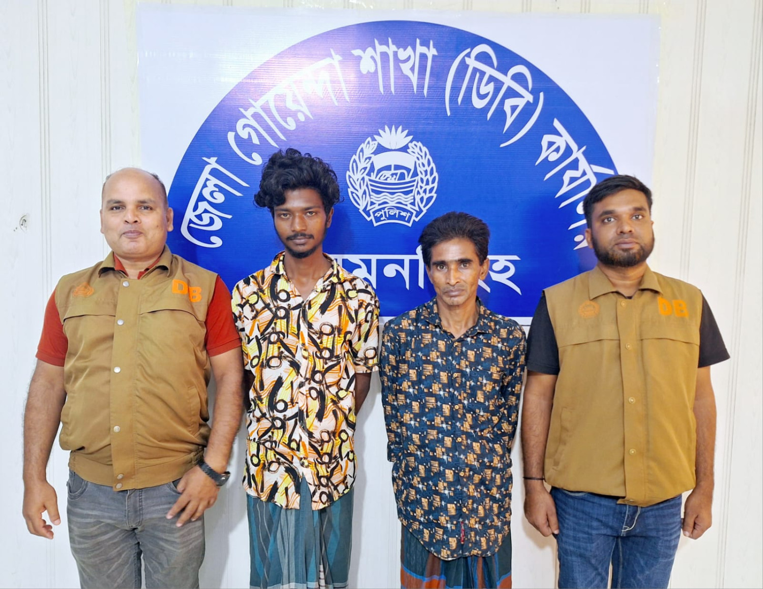 ময়মনসিংহ ডিবি  এর অভিযানে মাদক সহ গ্রেফতার-০২