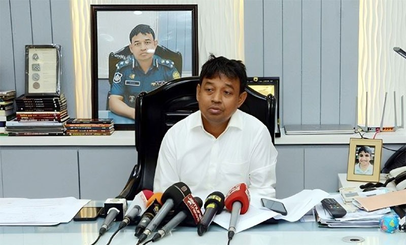 এপিএস মামুনই এডিসি হারুনের ওপর প্রথম হামলা করেন