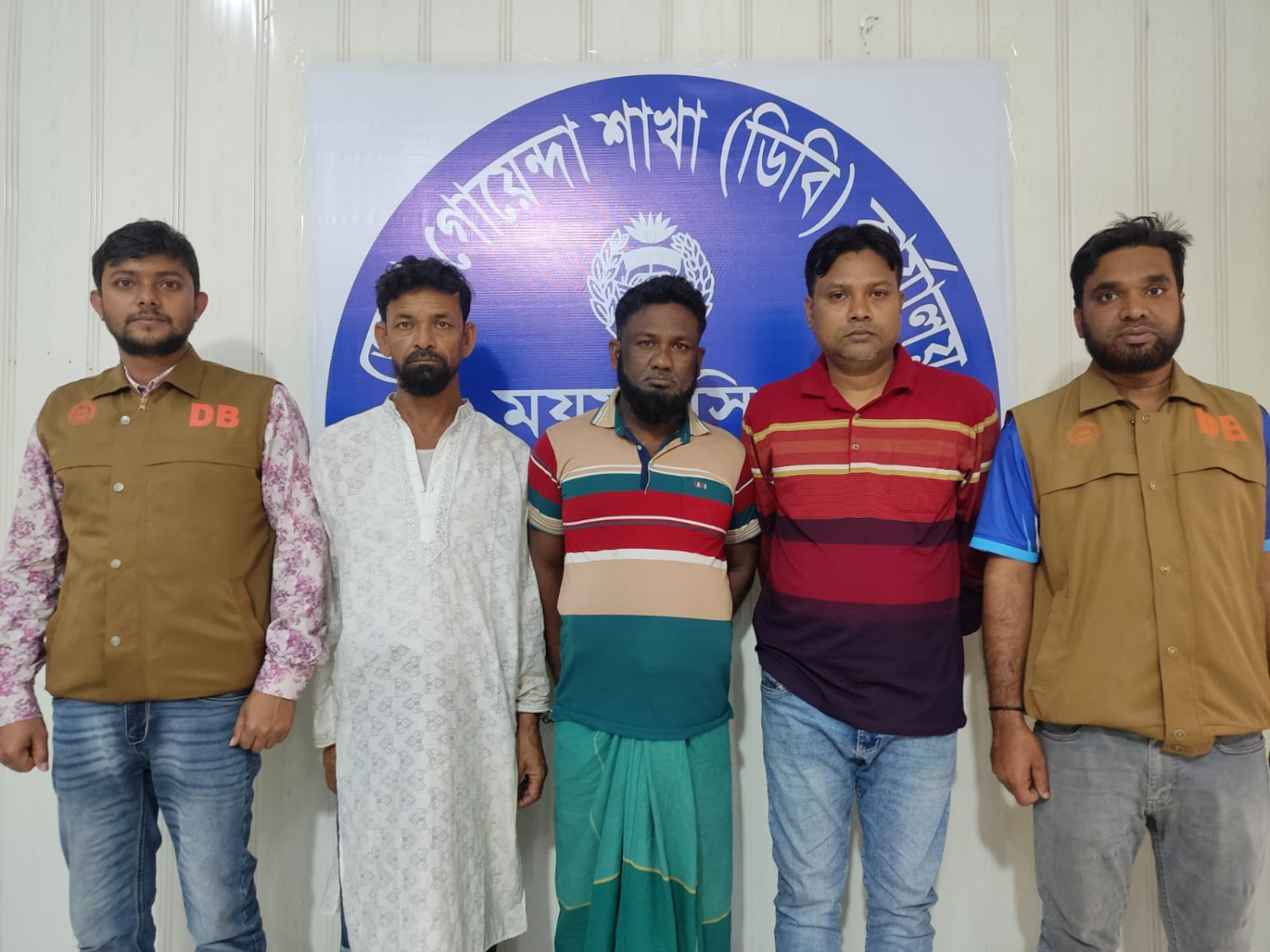 মহাসড়কে পরিবহন সেক্টরে চাঁদাবাজ চক্রের মূল হোতাসহ গ্রেফতার ০৩।