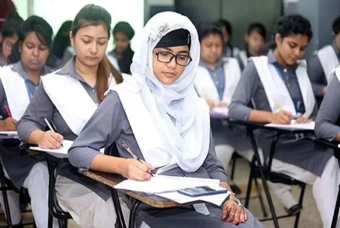 দ্বিতীয় দিনে এইচএসসি পরীক্ষার্থীর অনুপস্থিত সাড়ে ৬ হাজার
