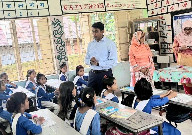 ময়মনসিংহ সদরে শিক্ষার্থীদের স্কুলে ফেরাতে ইউএনও'র ব‍্যতিক্রমী উদ্যোগ