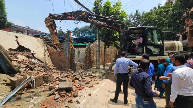 আবাসিক প্লটে বাণিজ্যিক স্থাপনা উচ্ছেদ করতে রাজউকের মিশন