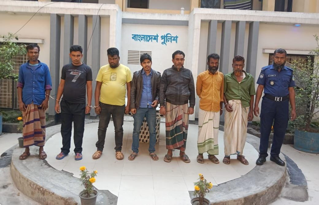 ময়মনসিংহ কোতোয়ালী মডেল থানা পুলিশে অভিযানে  গ্রেফতার ১২