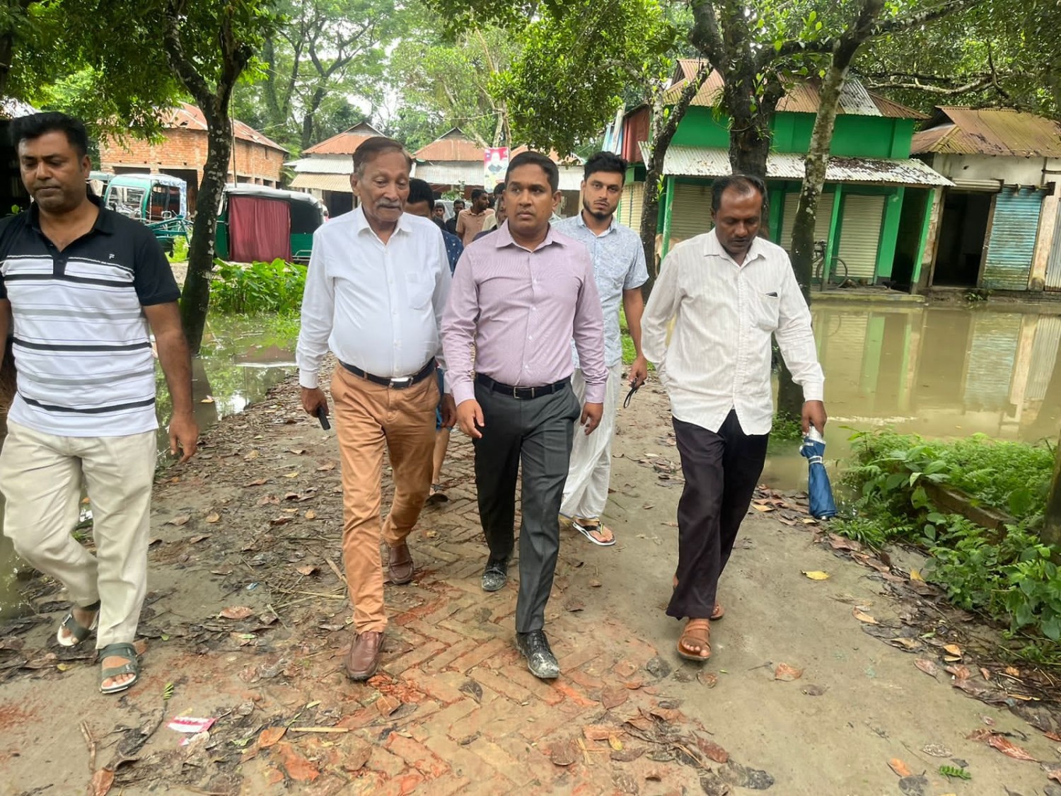 ত্রিশালে টানা বর্ষণে পানিবন্ধী ও ক্ষতিগ্রস্তদের সহায়তায় ইউএনও'র কন্ট্রোল রুম