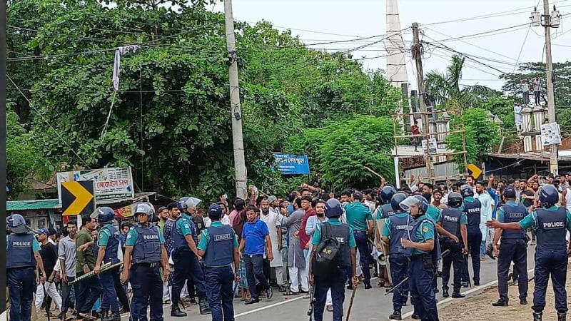 চট্টগ্রামে বর্তমান ও সাবেক মন্ত্রীর অনুসারীদের মধ্যে সংঘর্ষ, আহত ১৫