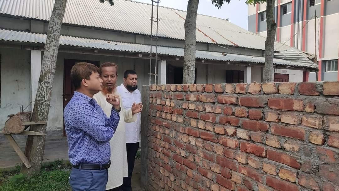 প্রাথমিক বিদ্যালয়ে  শহীদ মিনার তৈরির উদ্যোগ তারাকান্দা ইউএনও'র