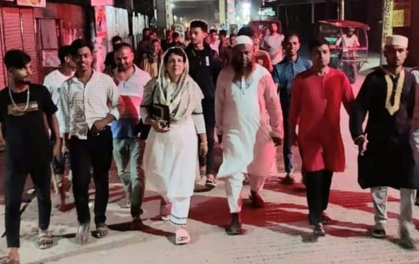 বিএনপি-জামাতের নৈরাজ্য ঠেকাতে ফুলবাড়িয়ায় সালমার দখলে রাজপথ
