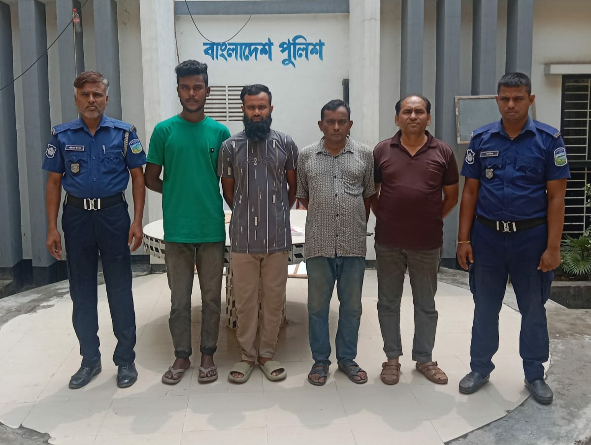 ময়মনসিংহ কোতোয়ালী মডেল থানার অভিযানে গ্রেফতার- ১১