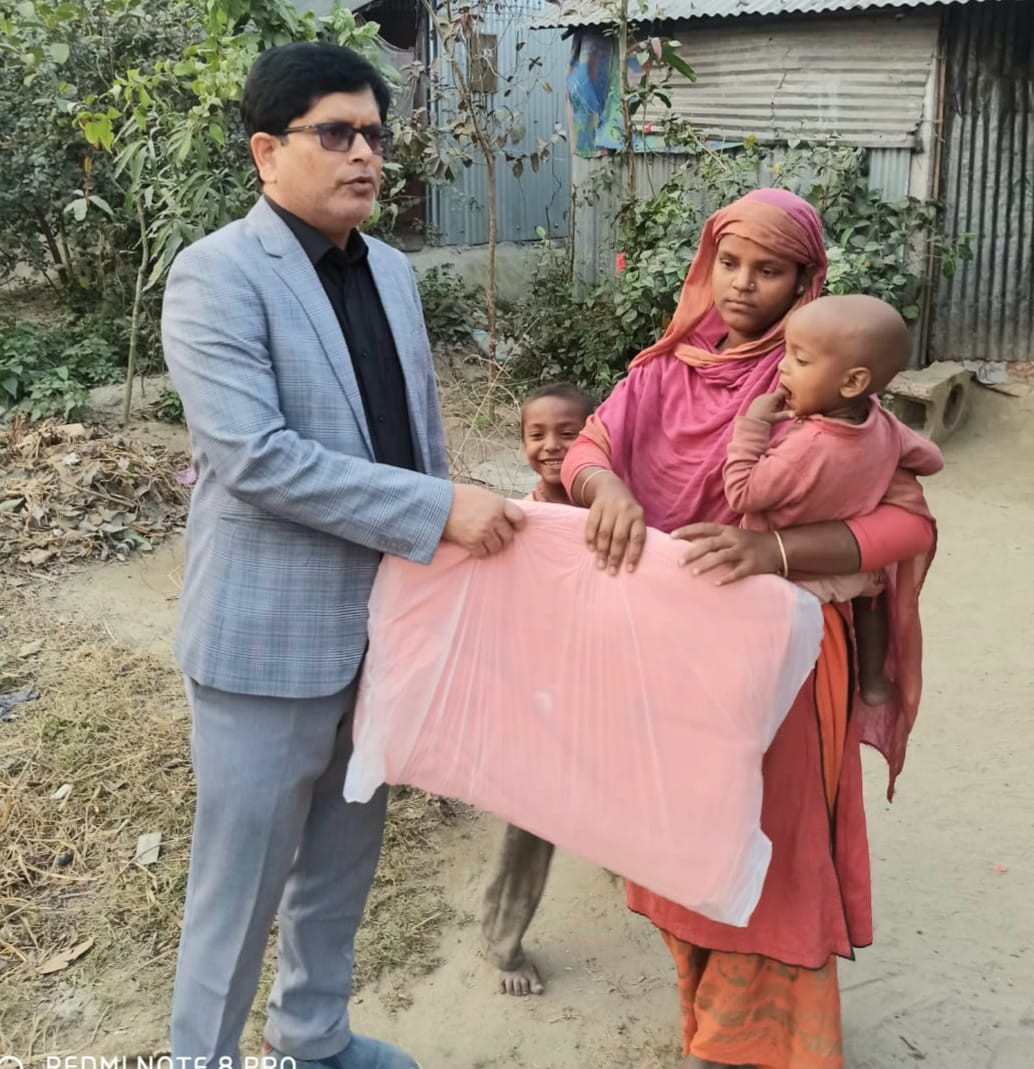 ডিসি-ইউএনও'র দিক-নির্দেশনায় শীতার্তদের ঘরে-ঘরে কম্বল নিয়ে  এসিল্যান্ড-পিআইও