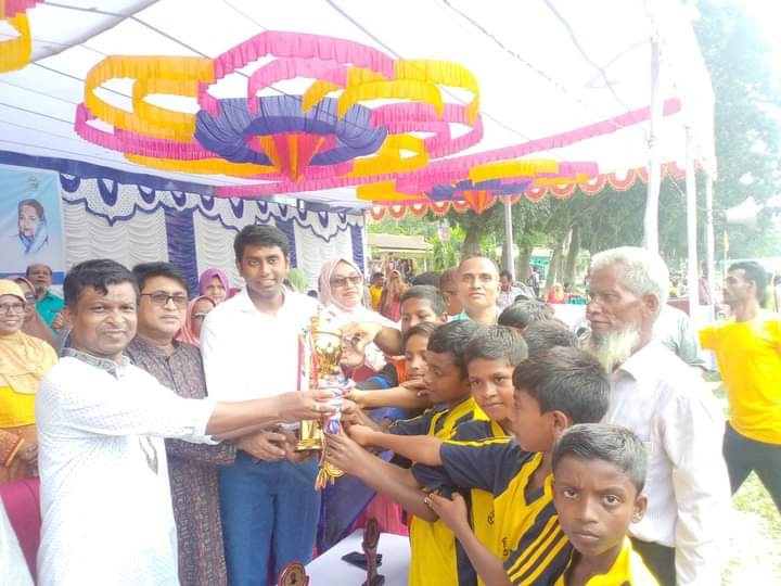 ময়মনসিংহে বঙ্গবন্ধু ও বঙ্গমাতা গোল্ডকাপ ফুটবল টুর্নামেন্টে চ্যাম্পিয়ন সিরত ইউনিয়ন।